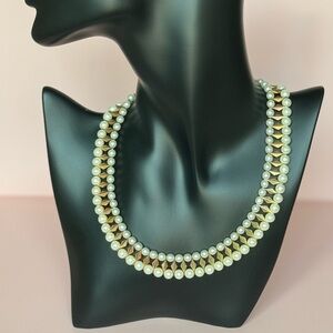 Elegant Pearl and Gold Necklace
